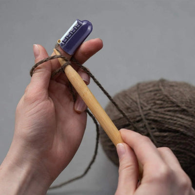 Multi-Color Knitting Thimble – Effortless Yarn Guidance for Stranded & Fair Isle Knitting