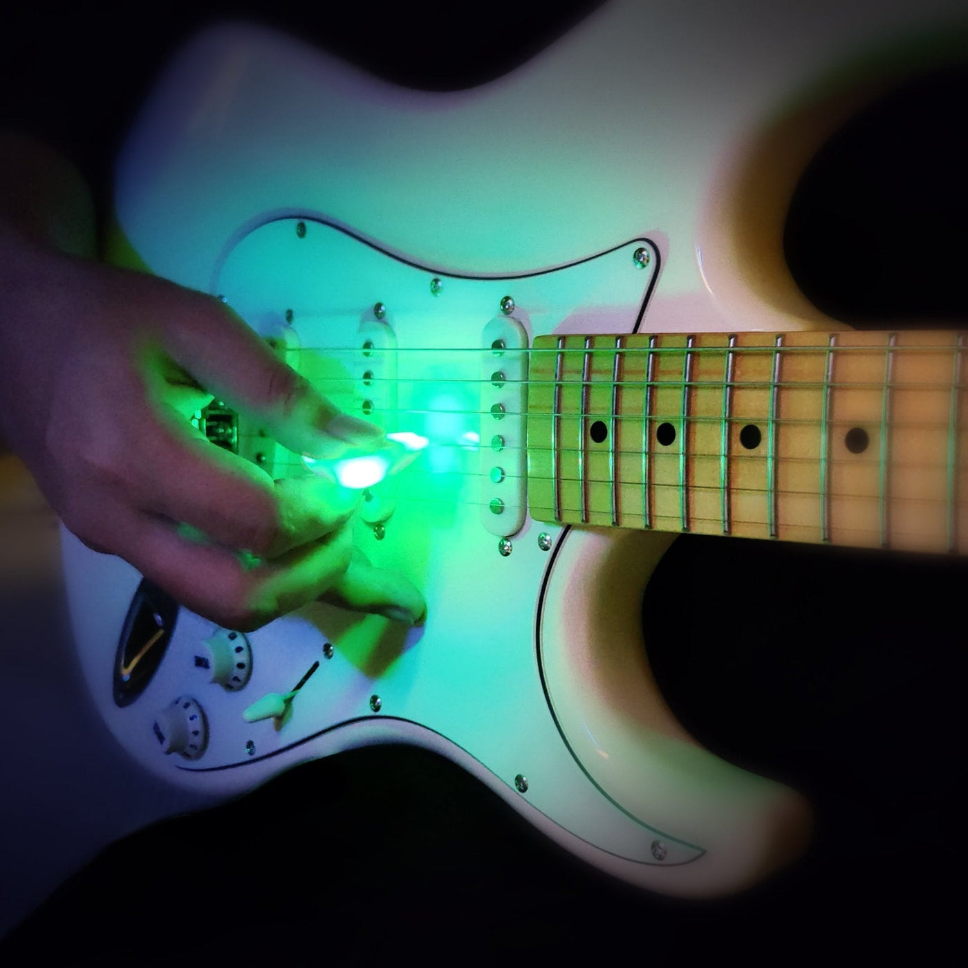 Auto-illuminated Pickpal Guitar Pick