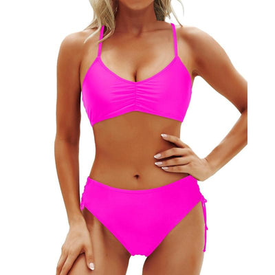 Flattering Two-Piece Bikini Set – Push-Up Halter & V-Cut Twist